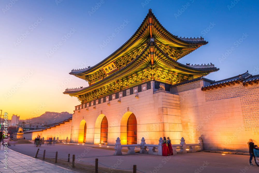 Pemandangan sore hari di istana Gyeongbok