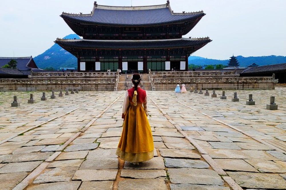 Lokasi foto dengan pakaian tradisional di istana Gyeongbok