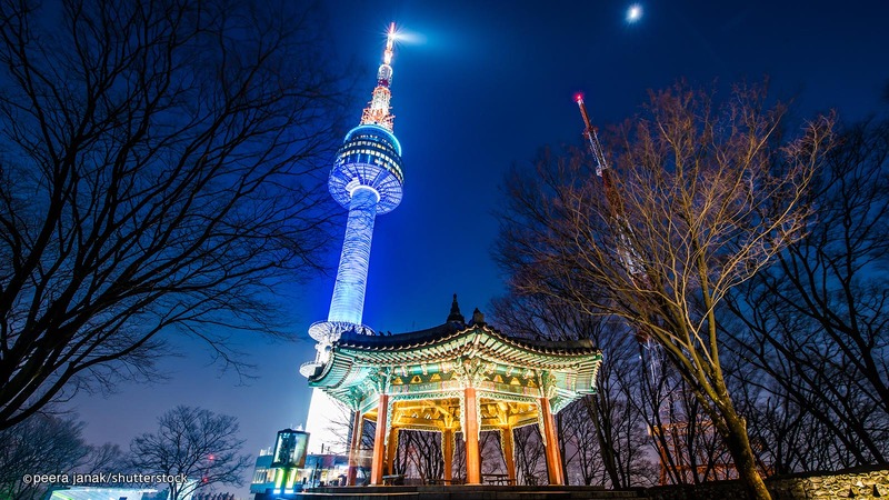 Pemandangan malam Namsan Seoul Tower