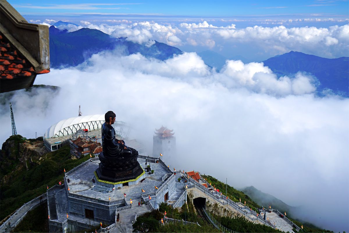 Puncak Fansipan di vietnam